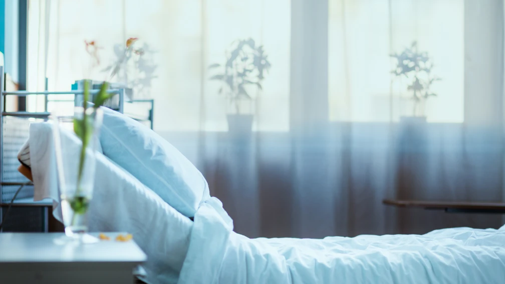 How to Choose a Home Care Bed for Elderly Patients: A Procurement Guide